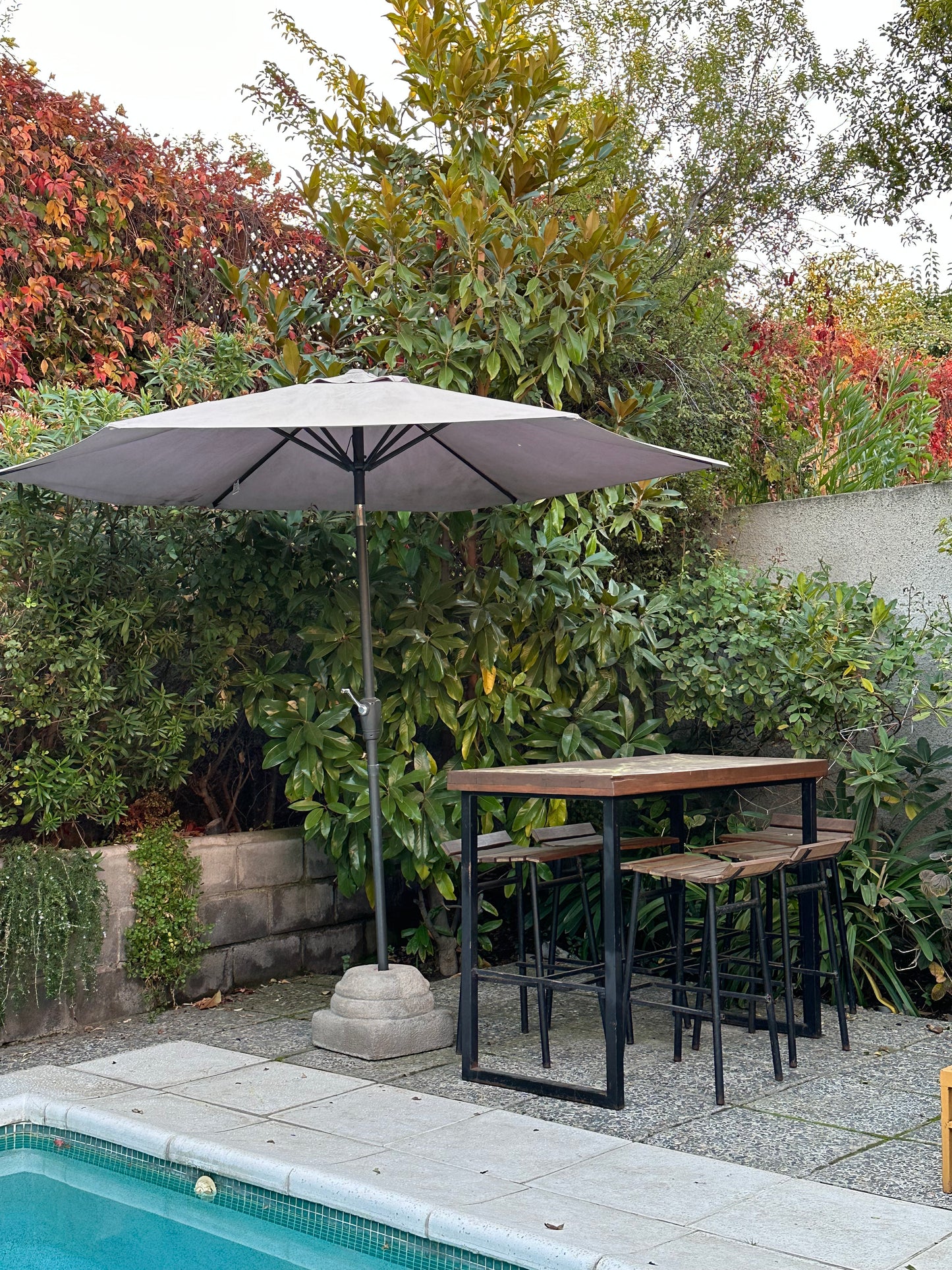 Mesa de bar Petrohué