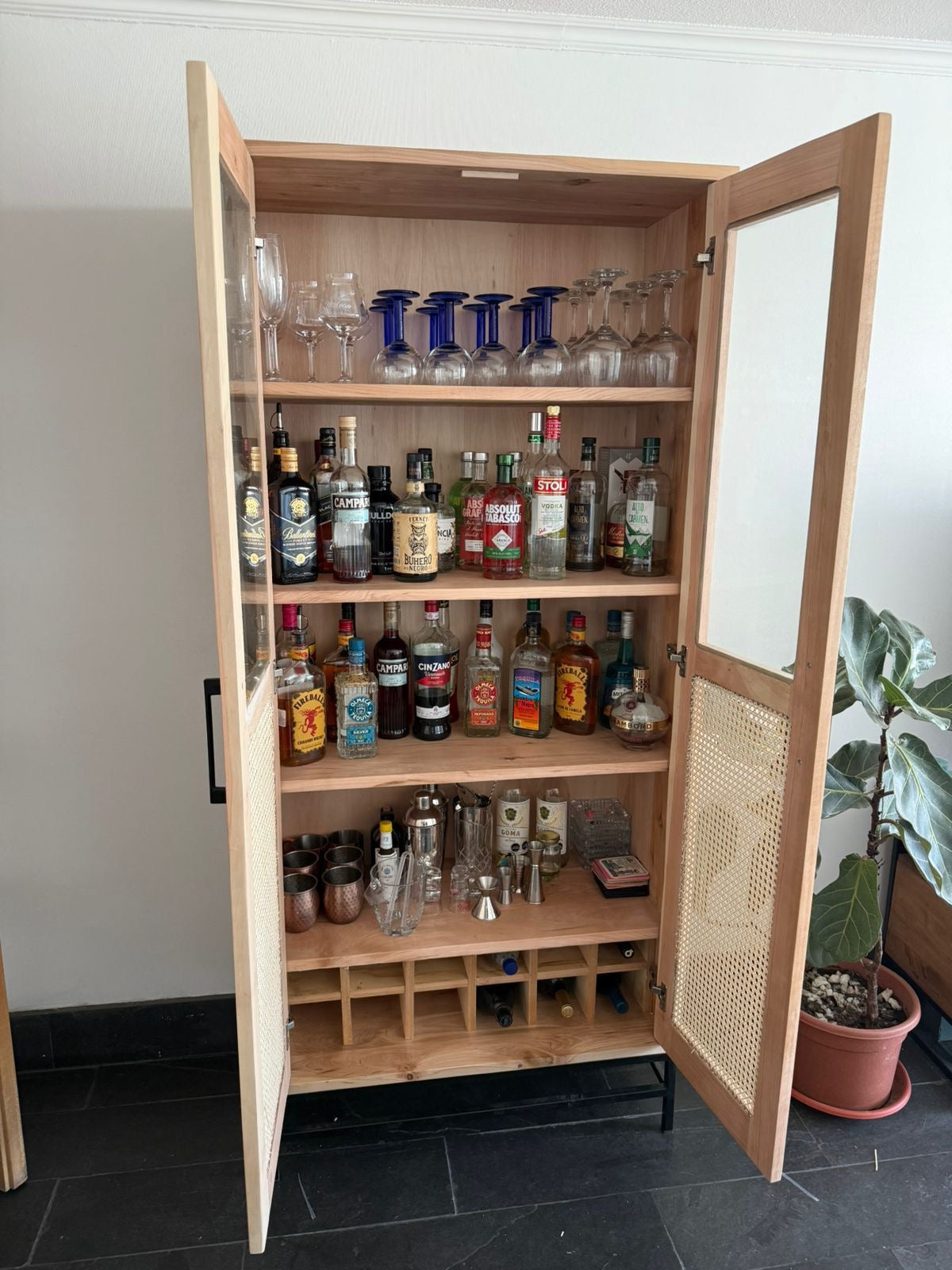 Vitrina Bar lenga junquillo Araucanía