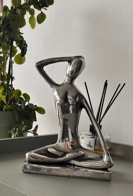 Escultura yoga peltre
