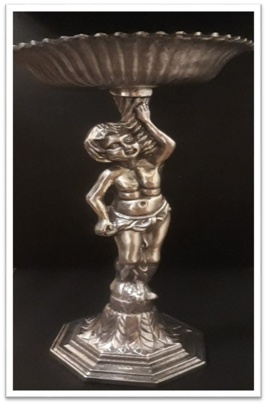 FUENTE MUJER DE PELTRE