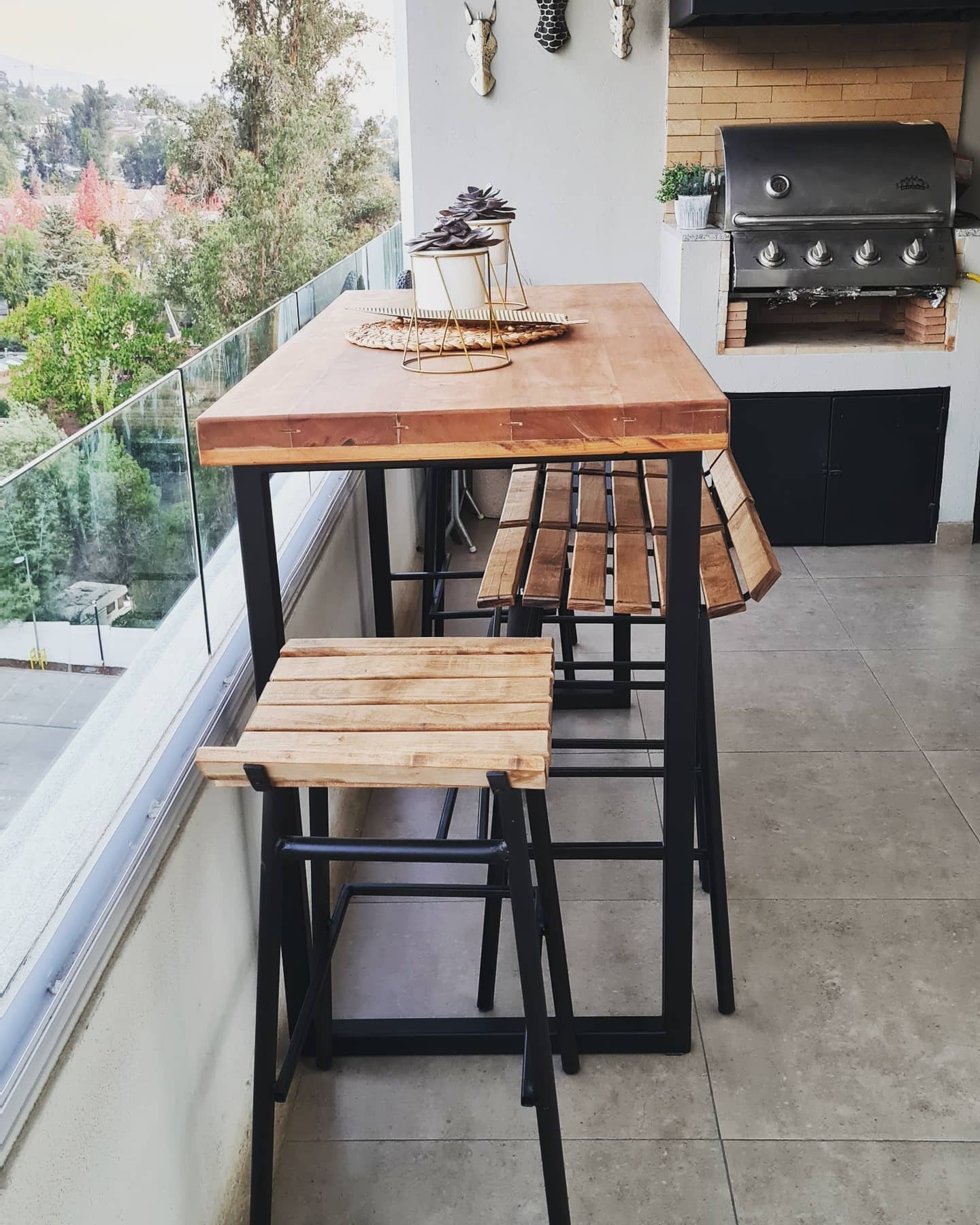 Mesa de bar Petrohué